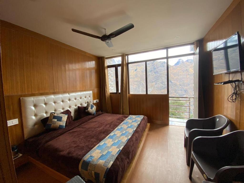 Sleeping Beauty Hotel Moutain View Property Joshīmath Exterior foto