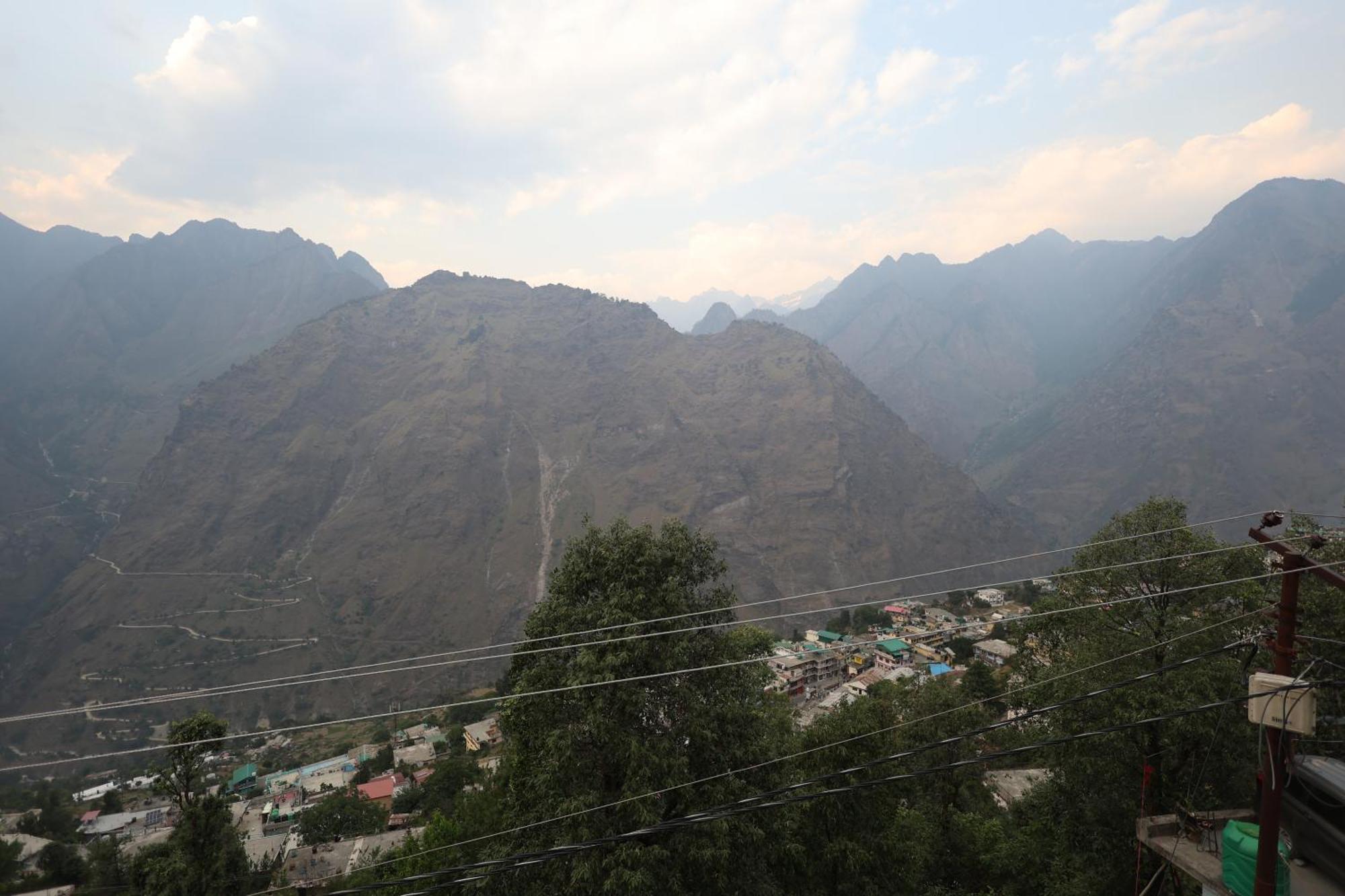 Sleeping Beauty Hotel Moutain View Property Joshīmath Exterior foto