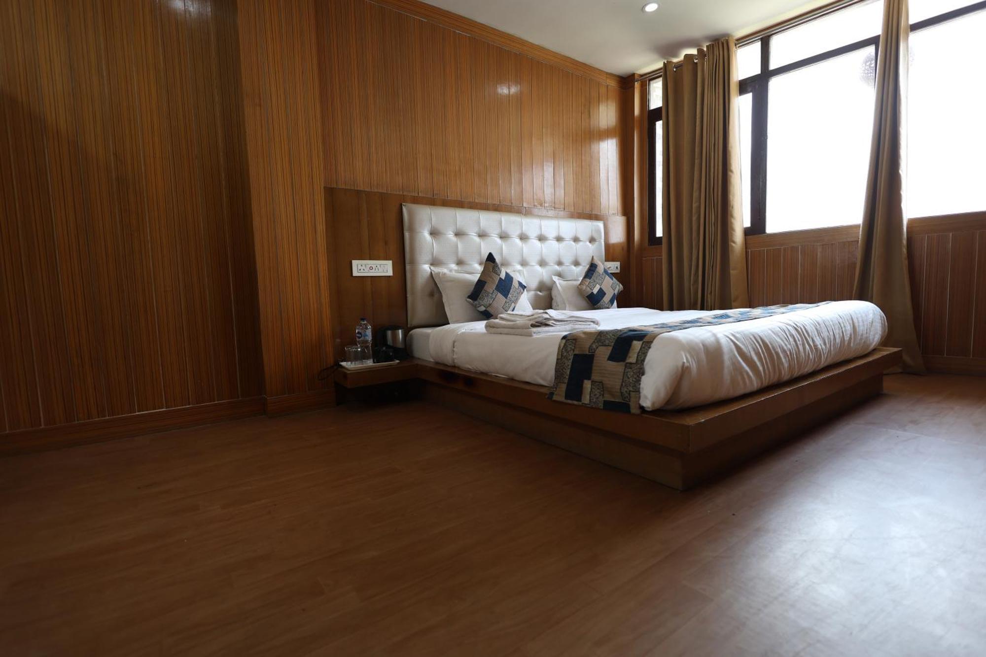 Sleeping Beauty Hotel Moutain View Property Joshīmath Exterior foto